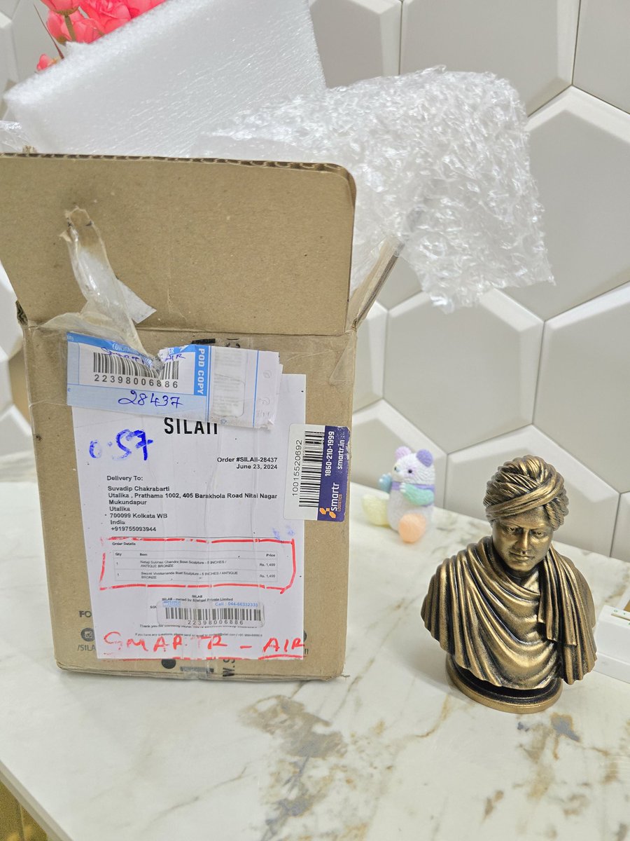 drsuvadip's tweet photo. @SILAIISculpture Received consignment with statue of Netaji Subhas Chandra Bose missing. https://t.co/kaSB2hyShE