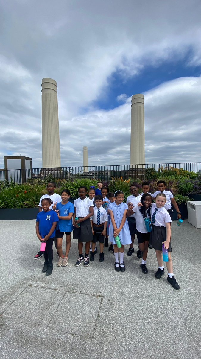 StMarys_SW8's tweet photo. An enjoyable local visit to #skygarden at @BatterseaPwrStn today and a quick run round the track and relaxation in the deckchairs for our Faith Friends and School Council. #localvisit #community #enrichment https://t.co/p4pWm5EX5w