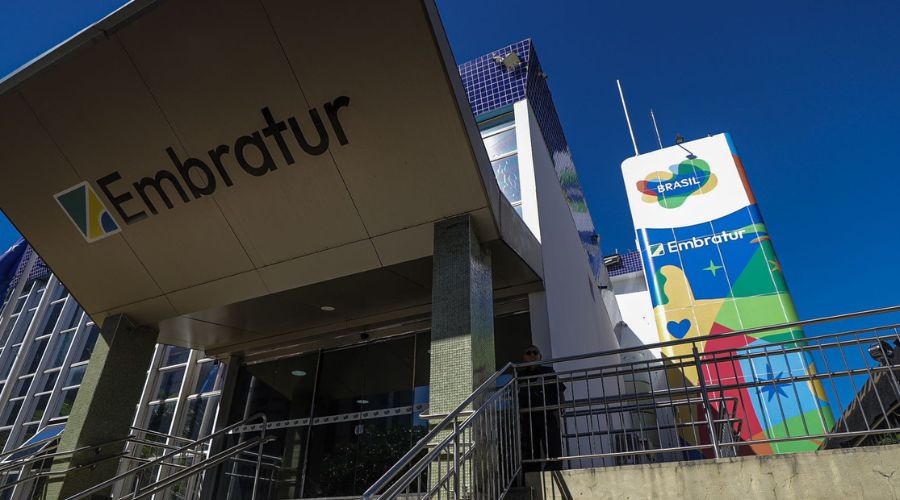 Lula sancionou Lei 14.901/24 que autoriza a administração pública a contratar a Embratur para promover a comercialização de destinos, produtos e serviços turísticos do Brasil no exterior.

abeoc.org.br/2024/06/presid…

#embratur #turismo #eventos #vemserabeoc #abeoc47anos #abeocbrasil