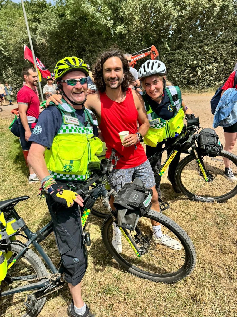 Legend <a href="/thebodycoach/">Joe Wicks</a> keeping people moving at Glasto! 💪