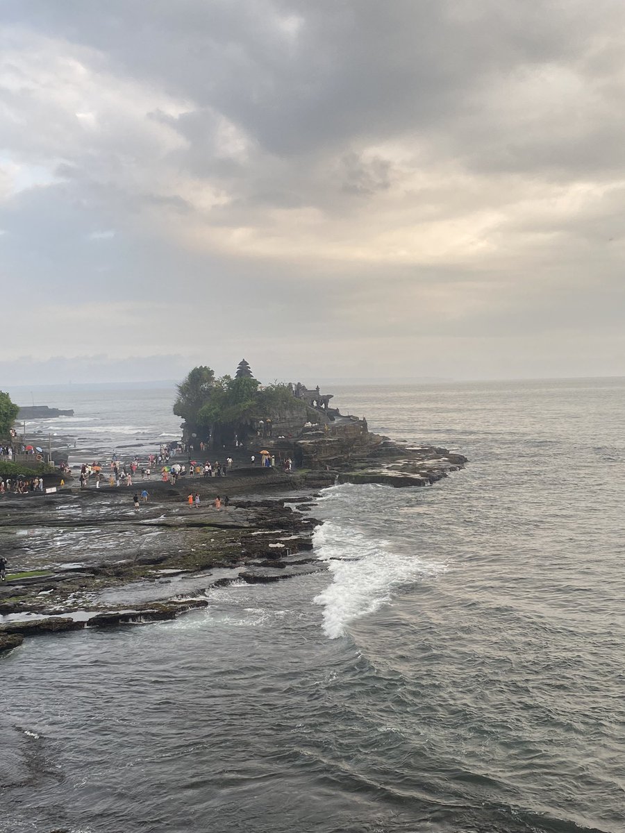 MorrinaViajera's tweet photo. Templo en la roca Tanah Lot #tanahlot #bali https://t.co/dF5C8QbrKX