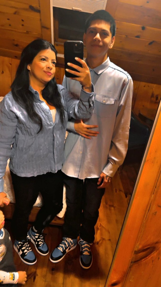 SueHappy3's tweet image. Mother and son! 🤷🏻‍♀️🙌🏼🙌🏼 #wedo