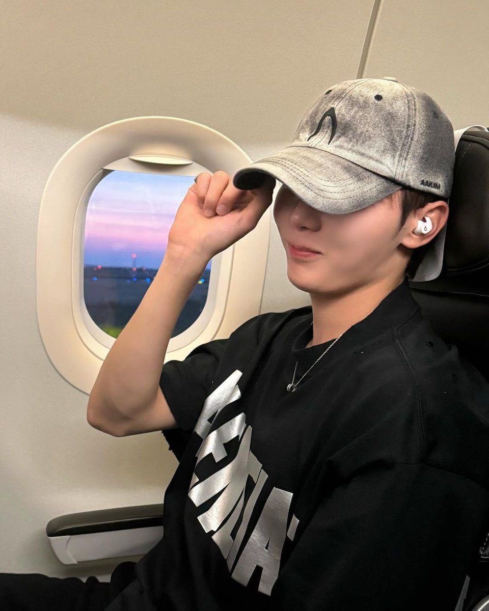 blueishHOON's tweet photo. @mydarlingskb00 umuwi ang asawa ni ate havi https://t.co/IiwGlkVKNL
