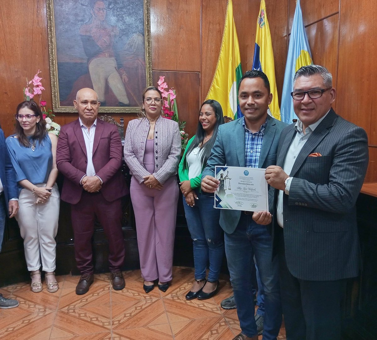 elcambione's tweet photo. El día de ayer #26Jun la Camara Municipal de Mariño en el marco del día del abogado, reconoció al Abogado Luis Delgado @PrDelgado7 por su loable labor en Nueva Esparta.

¡Felicitamos a nuestro secretario general por tan merecido reconocimiento! https://t.co/n6rTVVbTQ7