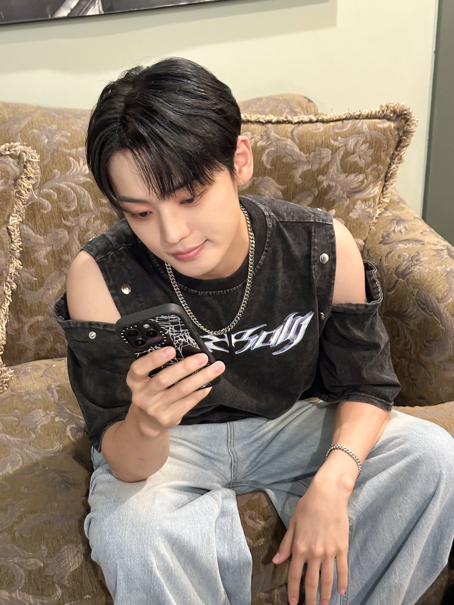 official_ACE7's tweet photo. [📸]

유찬이의 쉬는 시간😉

#ACE #에이스 
#ACEINLA  
#AceSupernatural 
#ACE_US_TOUR 
#김비트의밀착취재 https://t.co/DeBBl57iWS