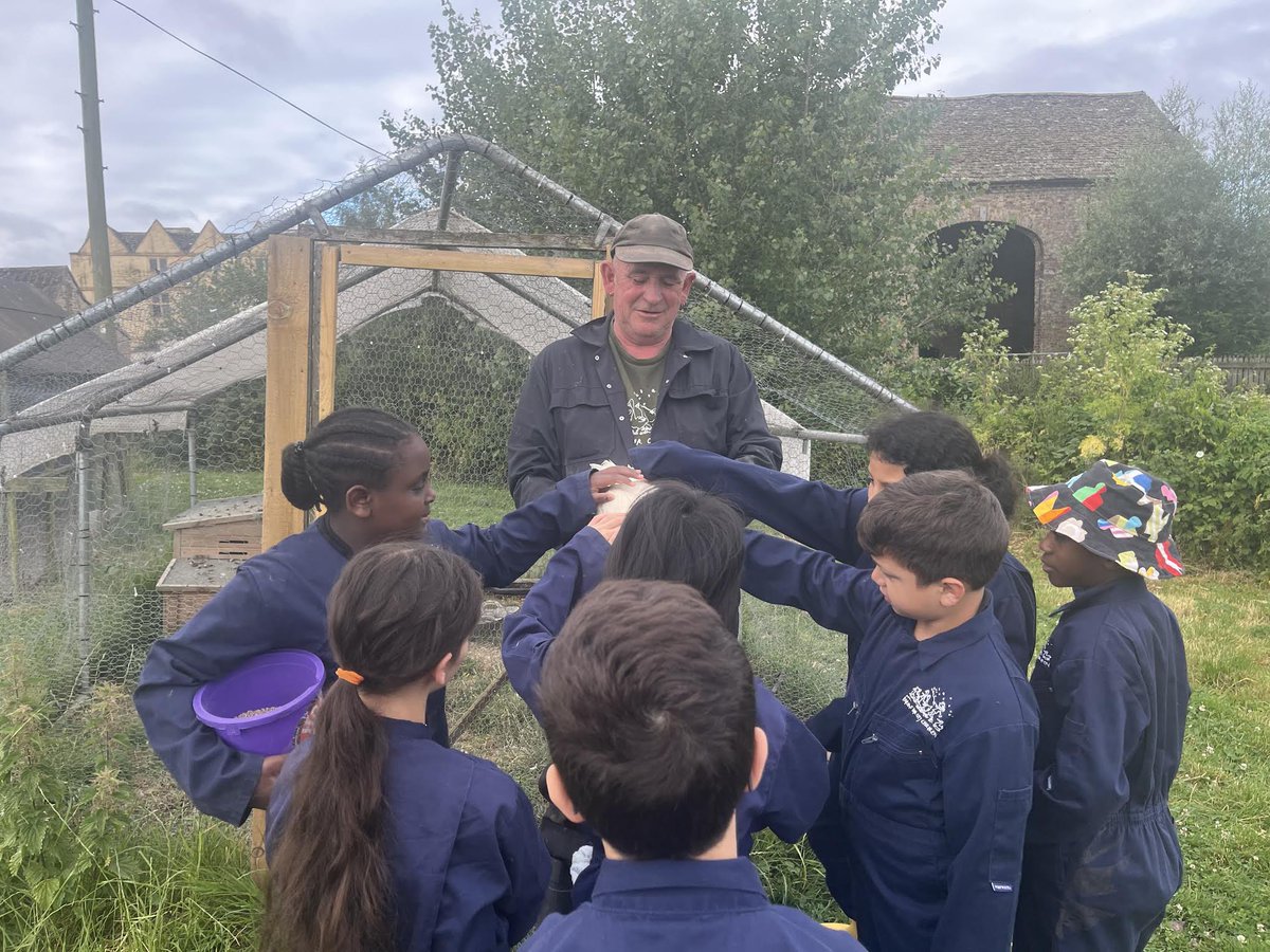 WyvilPrimary's tweet photo. Group one and farmer Dave #farmtrip https://t.co/oYxEMJDth7