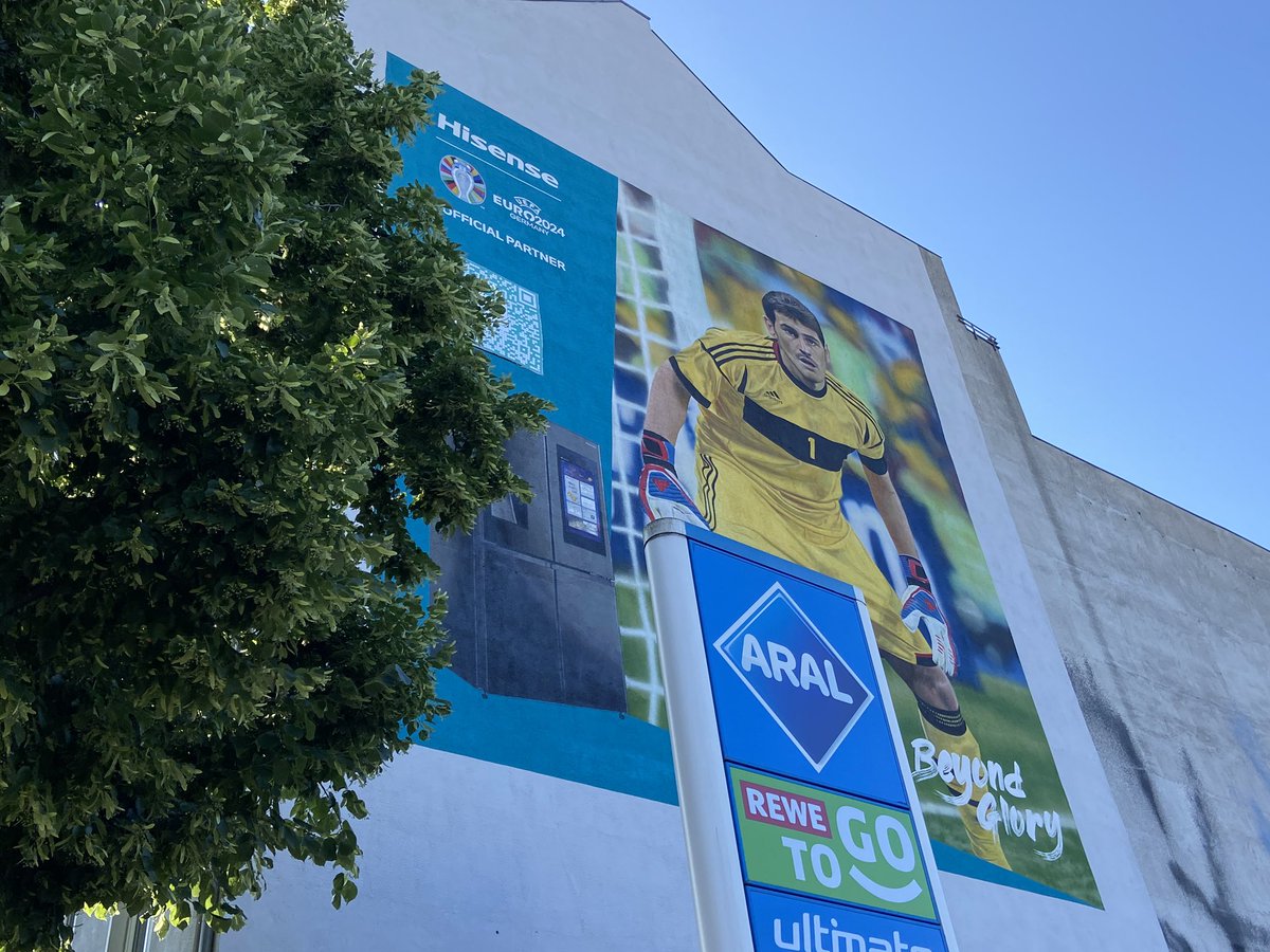 Found one of the #BeyondGloryWithHisense murals at last! #football #berlin <a href="/HisenseSports/">Hisense Sports</a>