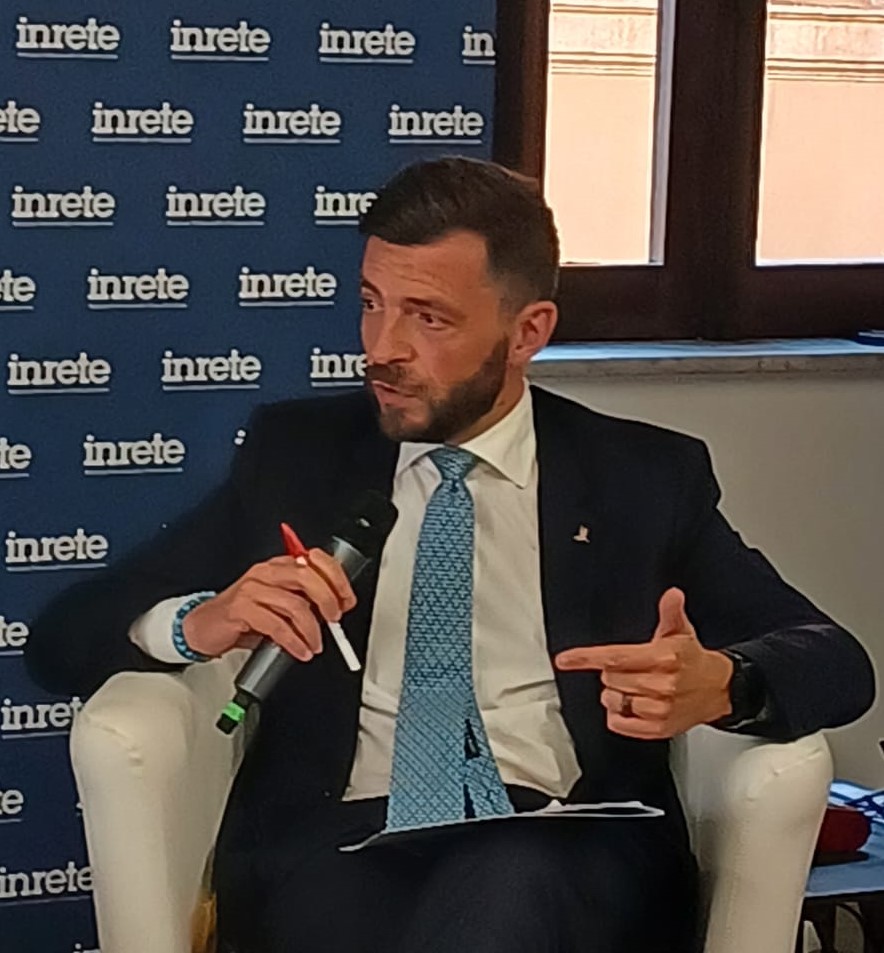 w_rizzetto's tweet photo. Con il Presidente dell'@INPS_it Grabriele Fava ci siamo confrontati su “Competenze e Lavoro: Politiche attive efficaci e #welfare sostenibile”, all’evento organizzato da #InRete. A mio avviso politiche attive efficaci richiedono #formazione continua e aggiornamento professionale. https://t.co/s6qWJ6P2z6