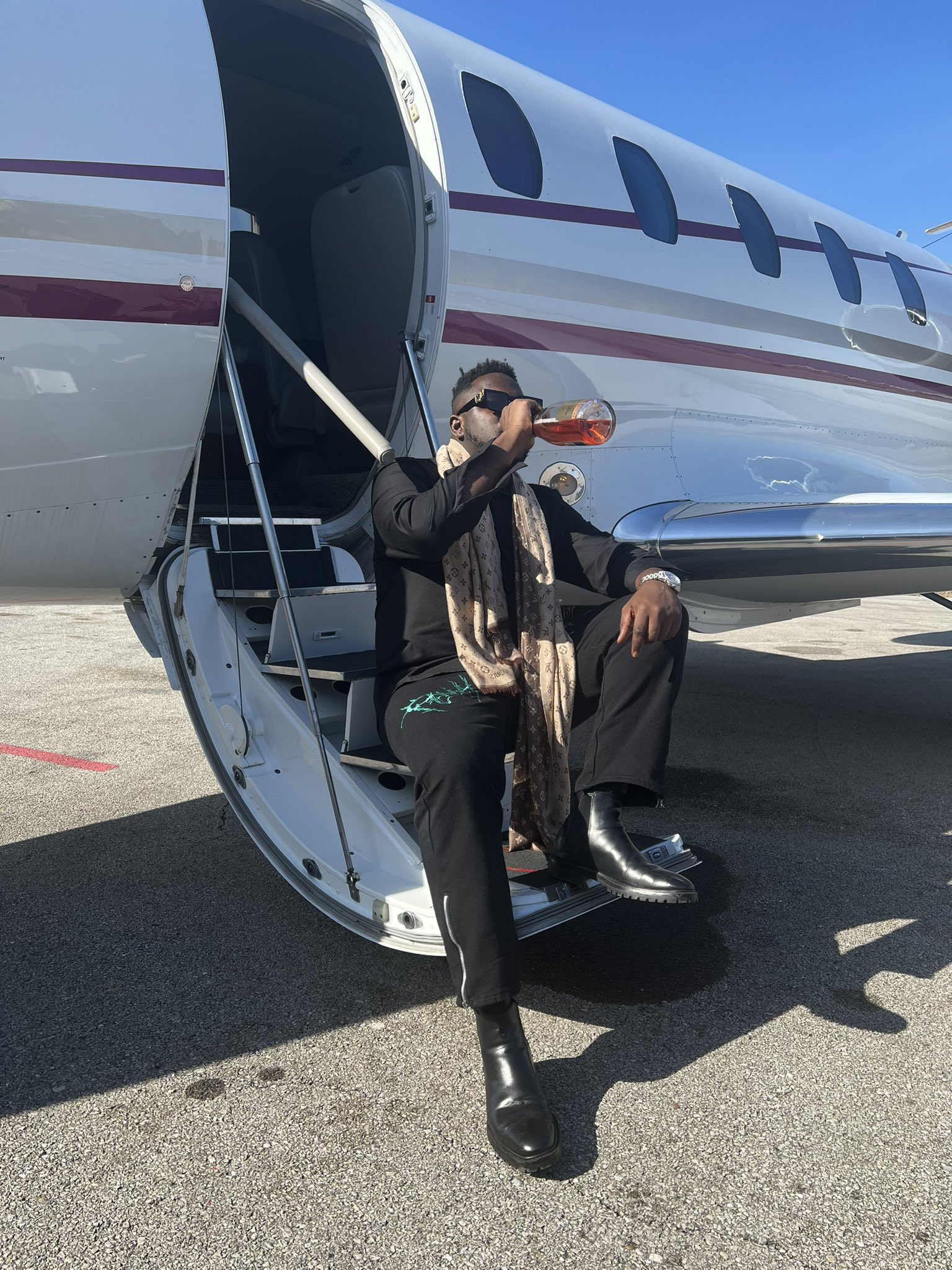 Big Paradise on X: "Medikal owns a private jet in USA ! https://t.co/PyClWanUJM" / X