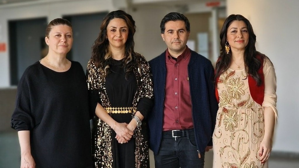 Beşa Kurdî ya Radyoya Swêdî: "Zayele" (Dengvedan) piştî 23 salan (2001-2024) hat girtin. Ev radyo ya Dewleta Swêdê bû. Radyoyê bi soranî û kurmancî weşan dikir. Xebatkarên radyoyê bi banga: "Em spasiya we dikin" xatir ji guhdarên Kurdên Swêdê xwestin:  sverigesradio.se/artikel/em-spa…