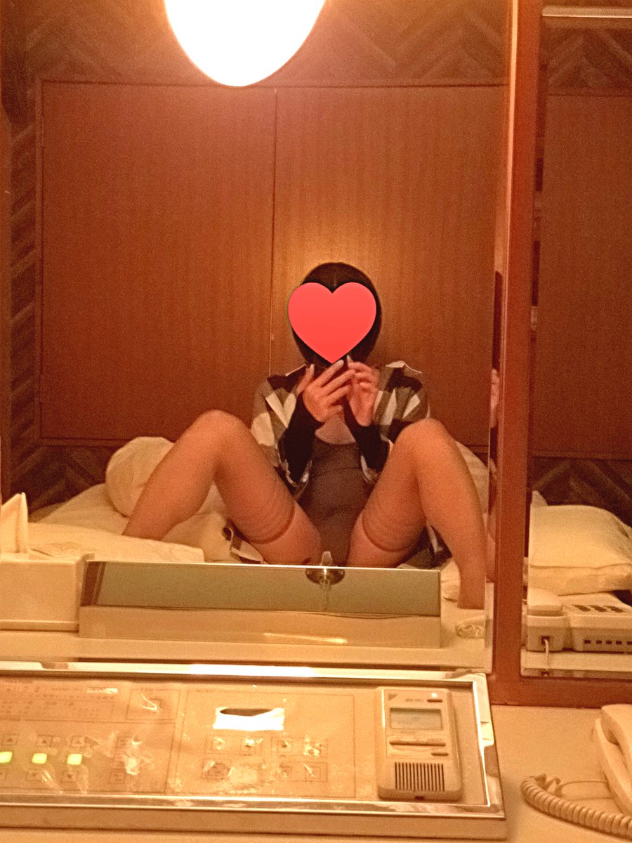 tsyuuuca555's tweet photo. ホテルにて事後♥
プレゼントしてくれたグレーのストッキングとハイレグがエロでした
#女装男子 #男の娘 #Crossdresser #パンスト #Pantyhose #greypantyhose #ラブホ #タイツ #ハイレグ #グレーストッキング #脚フェチ https://t.co/kjCdW6gA0v