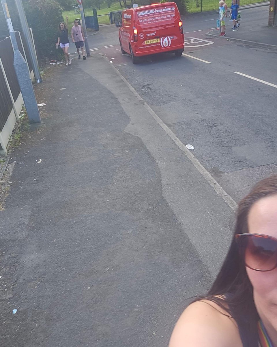 pac_cic's tweet photo. Our detached youth team were out in St Micheal’s Ward of Tameside last night engaging with young people. We handed out water and juice to our regulars and we played “poison” on the basketball court on Cedar Park #tameside #hurstcross #detachedyouthwork https://t.co/dwZsWrmzRi