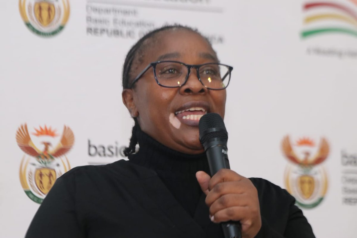 DBE_SA's tweet photo. With partners having presented on learner leadership, human rights, prevention of GBV, and youth agency, the RCL reps are now taking part in a panel discussion on GBV prevention and promotion of sexual reproductive health and rights.
#RCLYoungLeaders
#RCL2024Conference https://t.co/zH6kZ5vCNB
