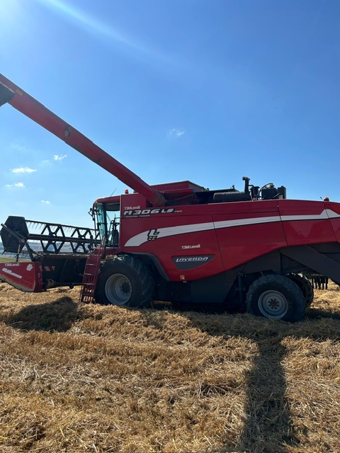 La saison est lancée dans les #Cuma où les beaux jours permettent aux chantiers agricoles de battre leur plein #entraide
On souhaite de bons travaux collectifs à toutes les agricultrices et agriculteurs du réseau