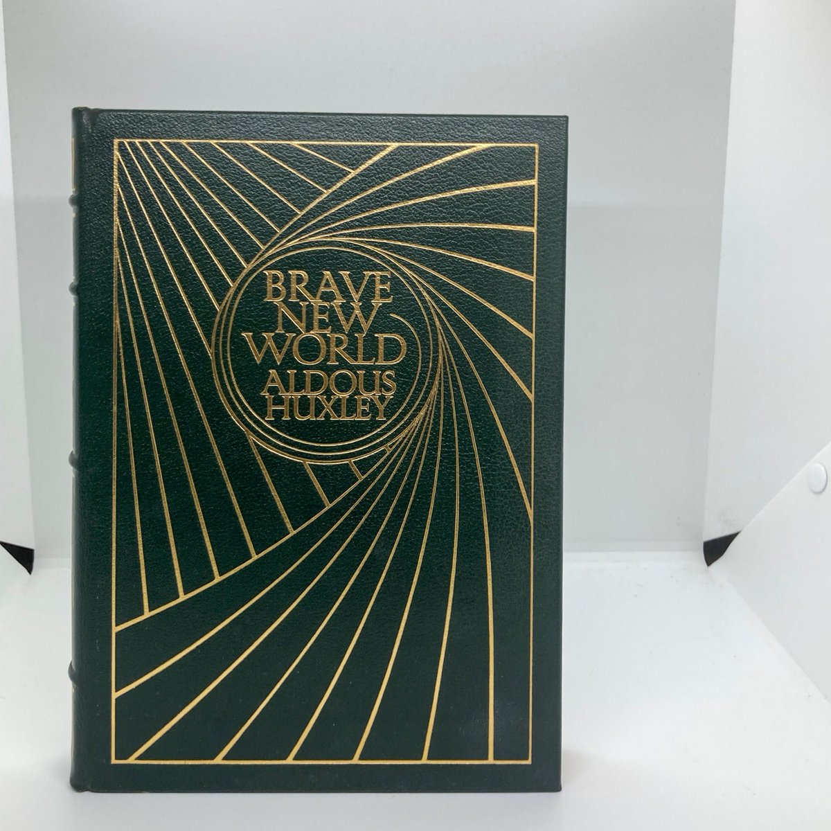 HudsonPulp's tweet image. Aldous Huxley &quot;Brave New World&quot; c.1978 Vintage leather wrapped hardcover Easton Press etsy.com/listing/173850…
 #InfluentialBooks #SocietalCommentary