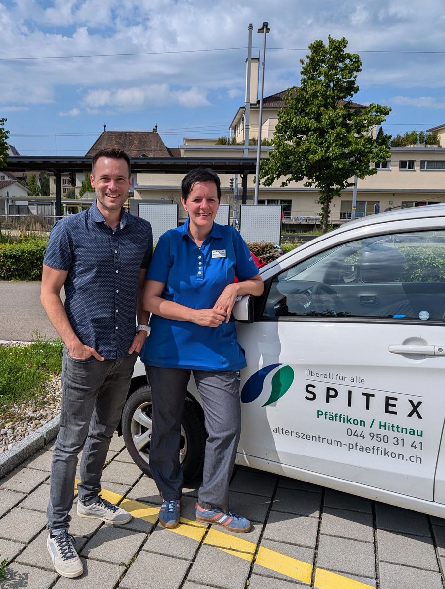PatrickHaessig's tweet photo. Heute durfte ich einen spannenden Einblickstag bei der @spitexzh erleben. 
Die Aufrechterhaltung der Autonomie von kranken oder älteren Menschen ist zentral. 
Die meist "unsichtbaren" #Pflegefachpersonen sind tagtäglich für 1000nde Menschen in der Schweiz im Einsatz. #Danke! https://t.co/Rsybrj9ZFu