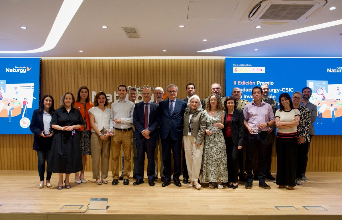 CSIC's tweet photo. 🏅Un proyecto del @ICP_CSIC de generación de hidrógeno mediante un novedoso electrolizador obtiene el Premio @NaturgyFnd-#CSIC 🌍🌱#Descarbonización #TransicionEnergetica #Innovacion

▶️ https://t.co/iiU7Qy3mPN https://t.co/dUjrGpZjKx