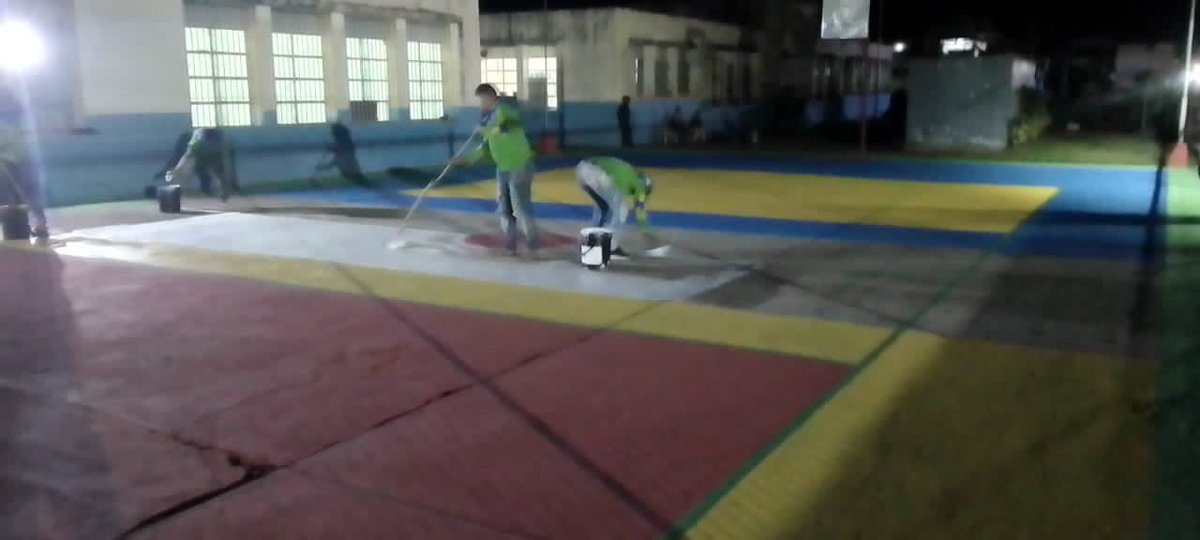 #27Jun Nuestro reconocimiento a todo el equipo de cuadrilla FUNDELA en Movimiento,por su excelente despliegue desde ayer en el municipio #Torres para rehabilitar y embellecer la cancha de usos múltiples de la EB Rosendo Perdomo
#NicoCuadraConmigo
<a href="/NicolasMaduro/">Nicolás Maduro</a> 
<a href="/AdolfoP_Oficial/">Adolfo Pereira Gobernador</a>