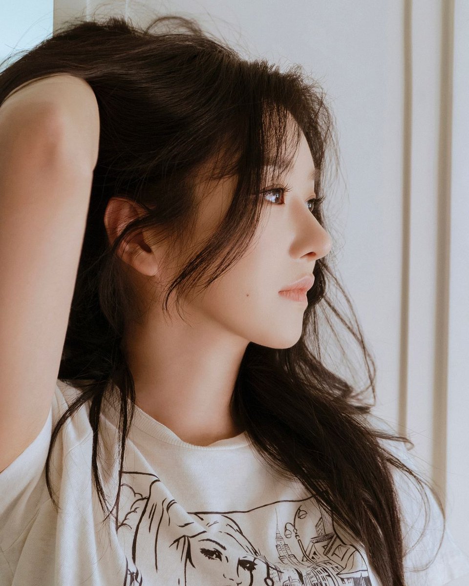 [ARTICLE]

“Seo Ye-ji is seen striking several poses, touching her hair or leaning against a wall, with clear facial features and an aura reminiscent of her doll...”

Read the full article here 👇
m.entertain.naver.com/article/112/00…

#서예지 #徐睿知 #ソイェジ #ซอเยจี #SeoYeJi #SeoYeaJi
