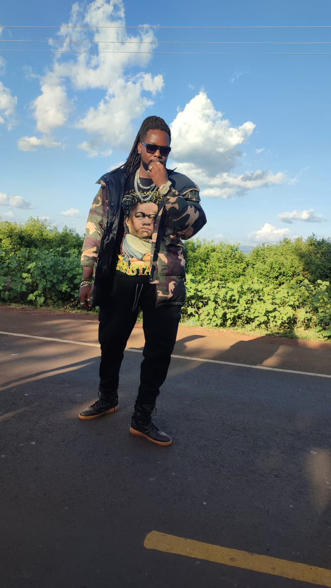 nyagahkaweru's tweet photo. Kimathi,Sukuma Auto &amp; Mbutie are presently held at Embu police station. Only crime wa taking pics at Embu Level 5 Hospital of the #OccupyEmbu Gen Z shot allegedly shot by police
We need them released or booked. Taking crime in Kenya.They weren't demonstrating.
#FreeEmbuComrades https://t.co/WnBjChV2qZ