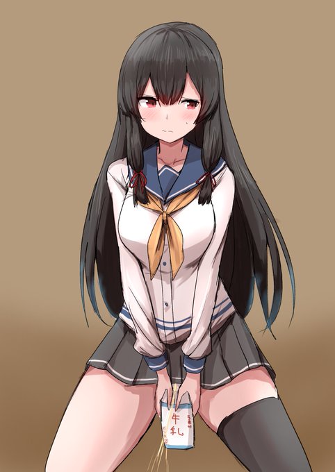 お題のスカートの中で牛乳パックに放尿する磯風ちゃんです。