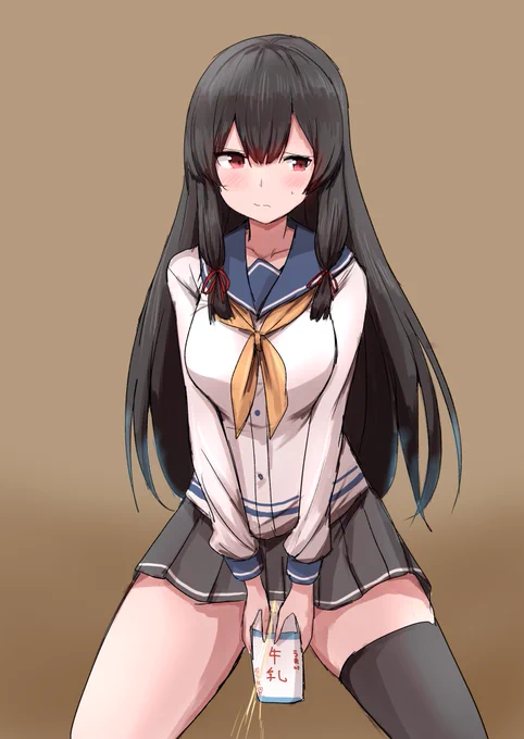お題のスカートの中で牛乳パックに放尿する磯風ちゃんです。