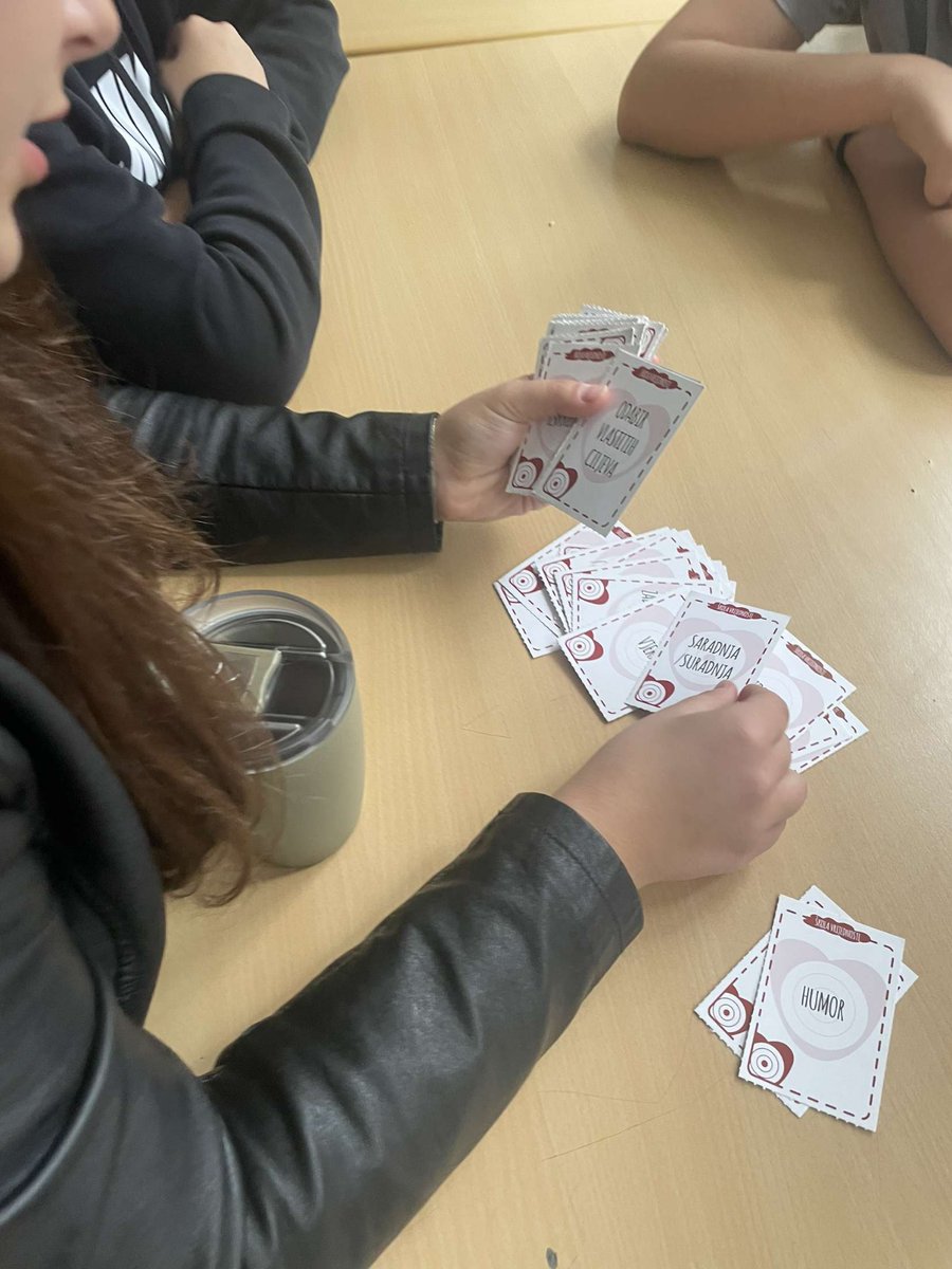 🌟 Aktivnost  Kluba kritičkog mišljenja i vrijednost u “Divertido” iz Sanskog Mosta bila je pravi primjer kako saradnja i komunikacija mogu stvoriti izuzetno inspirativno okruženje! 🌟
<a href="/UNPeacebuilding/">United Nations Peacebuilding</a> 
<a href="/IOMBiH/">IOM Bosnia and Herzegovina</a>
<a href="/UNDPBiH/">UNDP in Bosnia and Herzegovina</a>