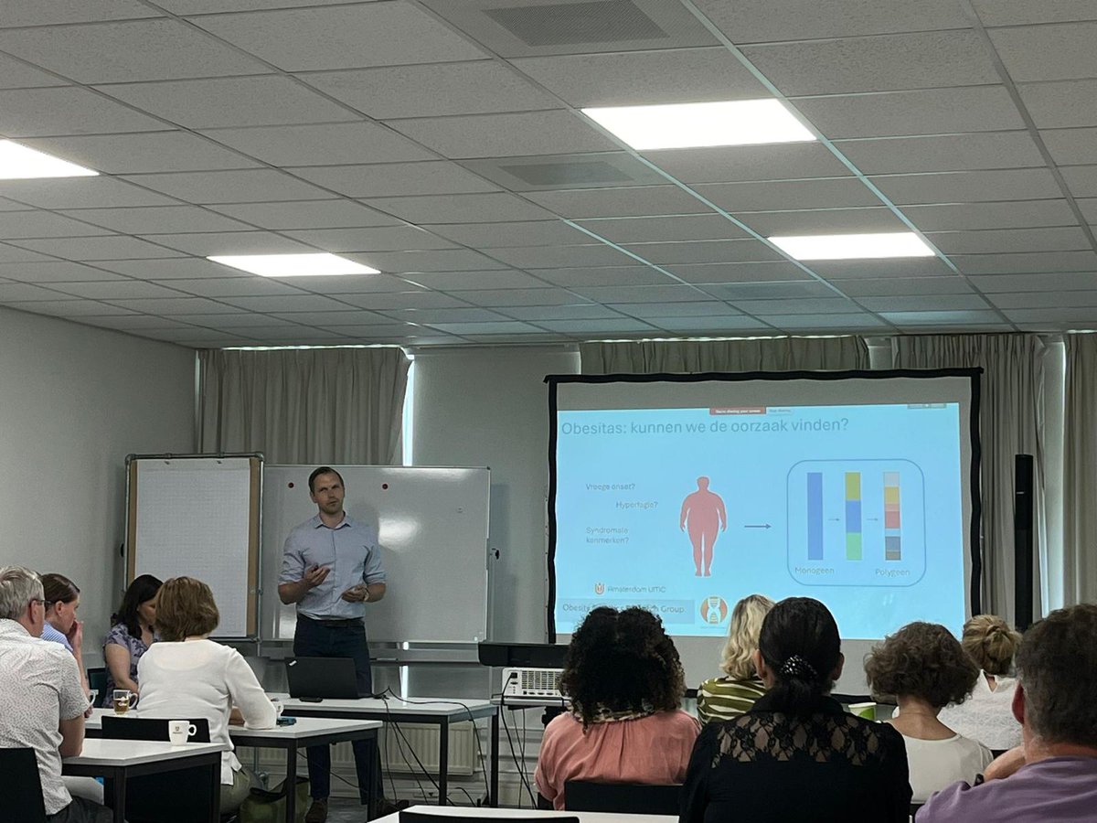 Humane Genetica Amsterdam UMC (@geneticams) on Twitter photo Klinisch geneticus en assistant prof. Philip Jansen vertelt over het gebruik van polygenetische risicoscores (PRS) in de diagnostiek van genetische obesitas op de dysmo-dag: zinnige zorg van de VKGN. <a href="/phi_jan/">Philip Jansen</a> <a href="/erfelijk_artsen/">VKGN</a> <a href="/Erfocentrum/">@erfocentrum</a> Klinisch geneticus en assistant prof. Philip Jansen vertelt over het gebruik van polygenetische risicoscores (PRS) in de diagnostiek van genetische obesitas op de dysmo-dag: zinnige zorg van de VKGN. <a href="/phi_jan/">Philip Jansen</a> <a href="/erfelijk_artsen/">VKGN</a> <a href="/Erfocentrum/">@erfocentrum</a>
