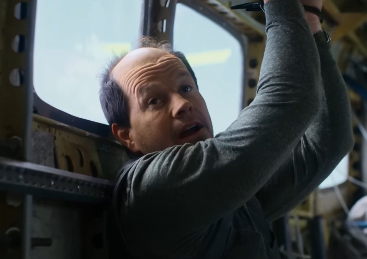 DiscussingFilm's tweet photo. First look at Mark Wahlberg in Mel Gibson’s ‘FLIGHT RISK’

The film follows a U.S. Marshal escorting a fugitive back to NYC for a criminal trial until she realizes her pilot is a hit man. https://t.co/nX9pJbl4nD