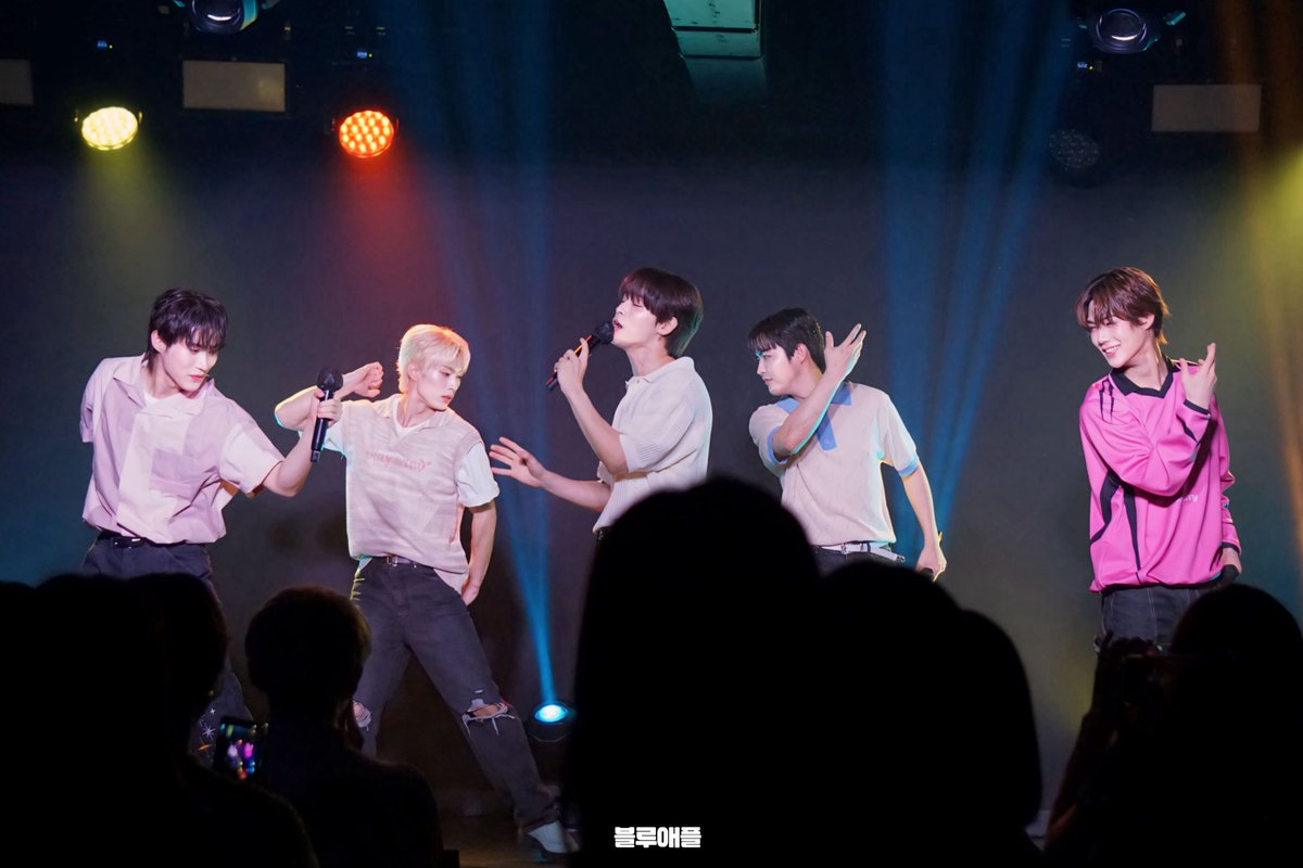 blueapple_luv's tweet photo. 240626 ASC2NT ミニライブ
#FCLIVE_TOKYO 2部

환상적인 세계선

#ASC2NT #アセント #어센트
#KARAM #カラム #가람 #INJUN #インジュン #인준 #JAY #ジェイ #제이 #REON #レオン #레온 #KYLE #カイル #카일 @asc2nt_jp https://t.co/4rxUF7dJv8