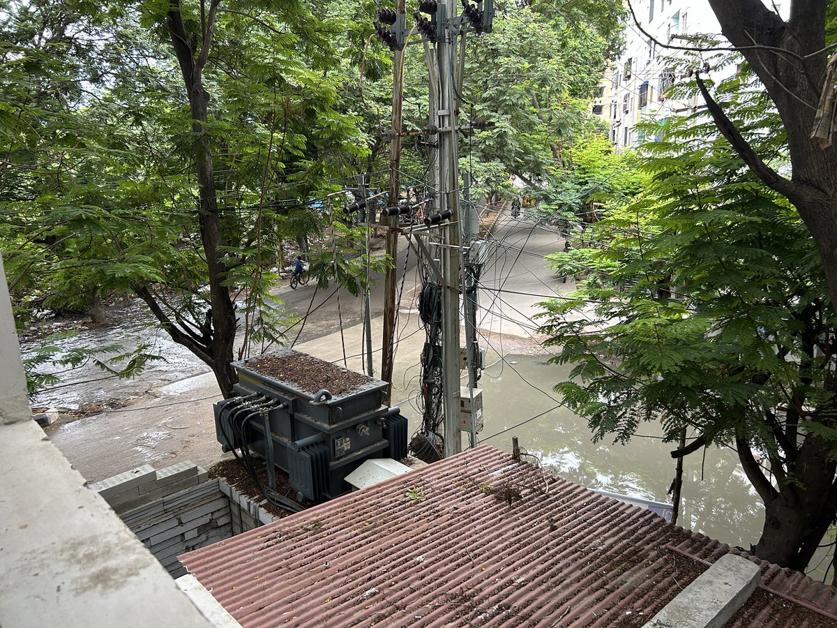 vipullshri's tweet photo. Sewage water logging on the streets near Gandhi Estate, Lingampally is causing major issues. Authorities need to address this urgently to prevent health hazards and ensure public safety. Location: Gandhi estate Block-c lingampally
#ghmc https://t.co/BmnLOZx2We