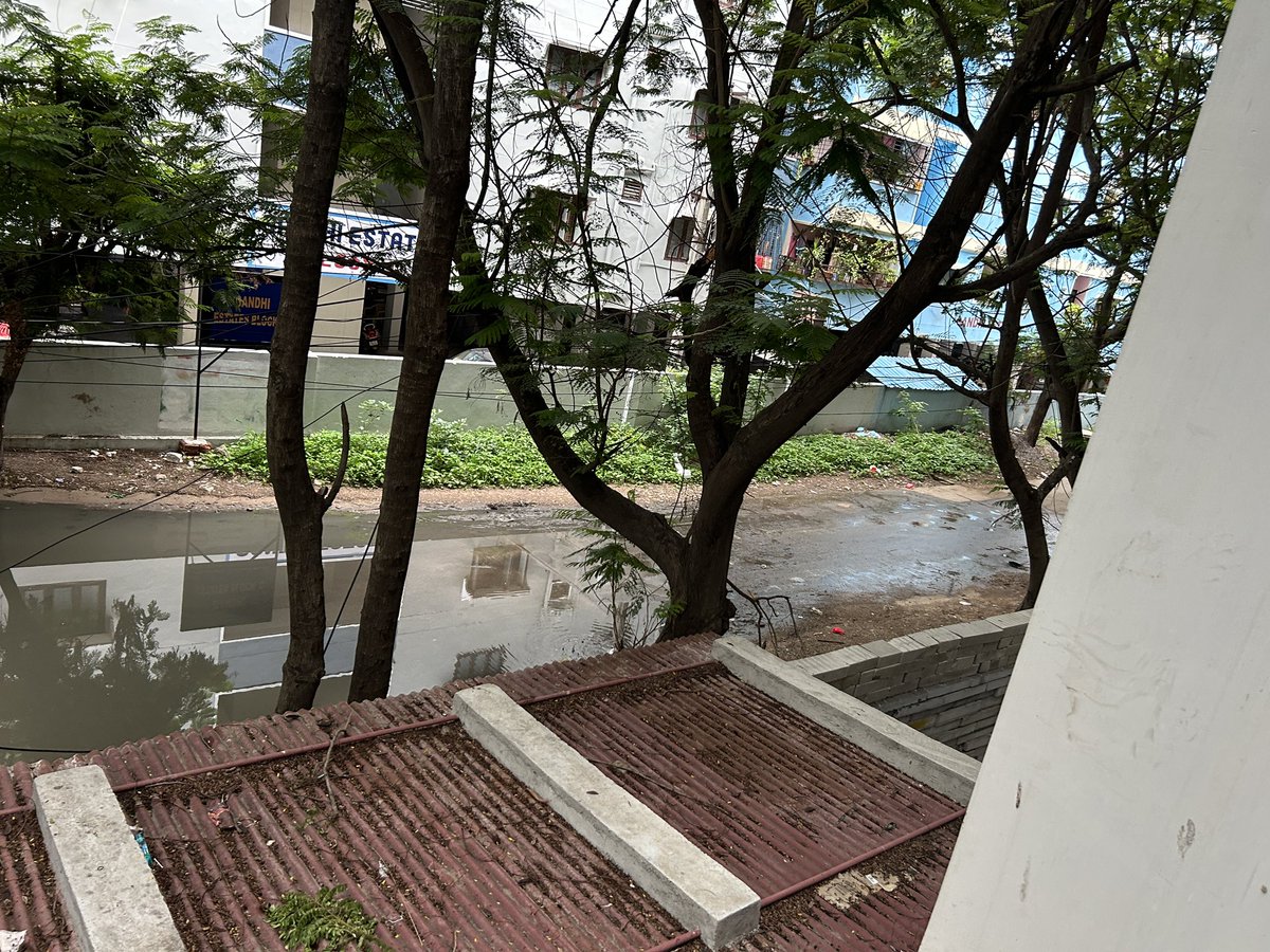 vipullshri's tweet photo. Sewage water logging on the streets near Gandhi Estate, Lingampally is causing major issues. Authorities need to address this urgently to prevent health hazards and ensure public safety. Location: Gandhi estate Block-c lingampally
#ghmc https://t.co/BmnLOZx2We