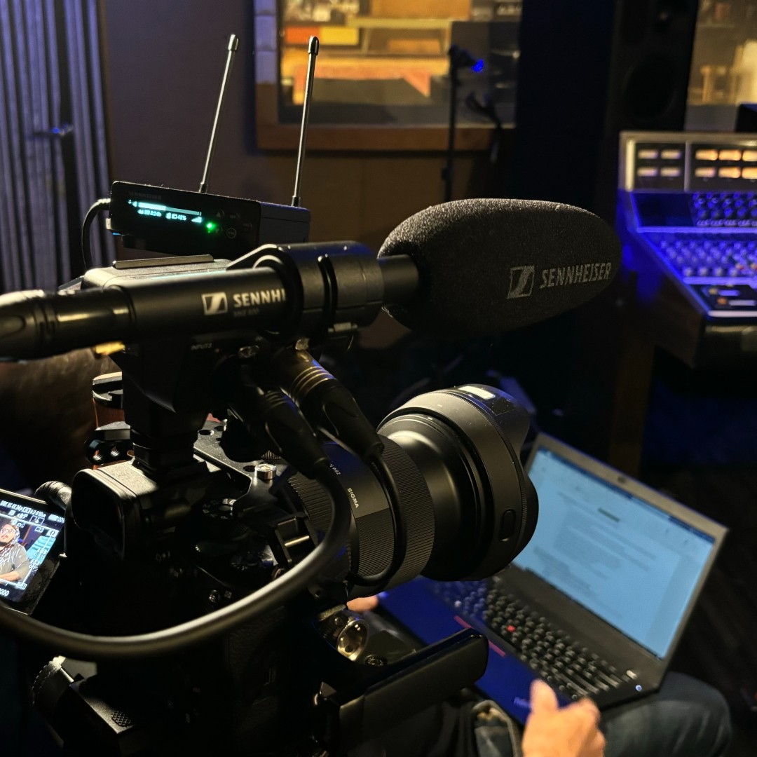 Sennheiser's tweet photo. Come behind the scenes with Sennheiser: we’re filming content in legendary Nashville recording studios with our #EWDP ME4 and #MKE600. What’s in your gear bag this week? https://t.co/SQBZseQyc1