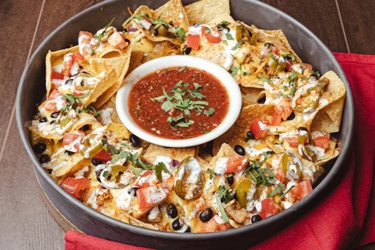 OCHARMONY's tweet photo. These Nachos are GRANDE 😋 Come in to OC to enjoy our mouth watering Nachos Grande, served with your choice of Beef or Chicken! The perfect Appetizer to share with the whole family! https://t.co/Z8IQ9CjoKt