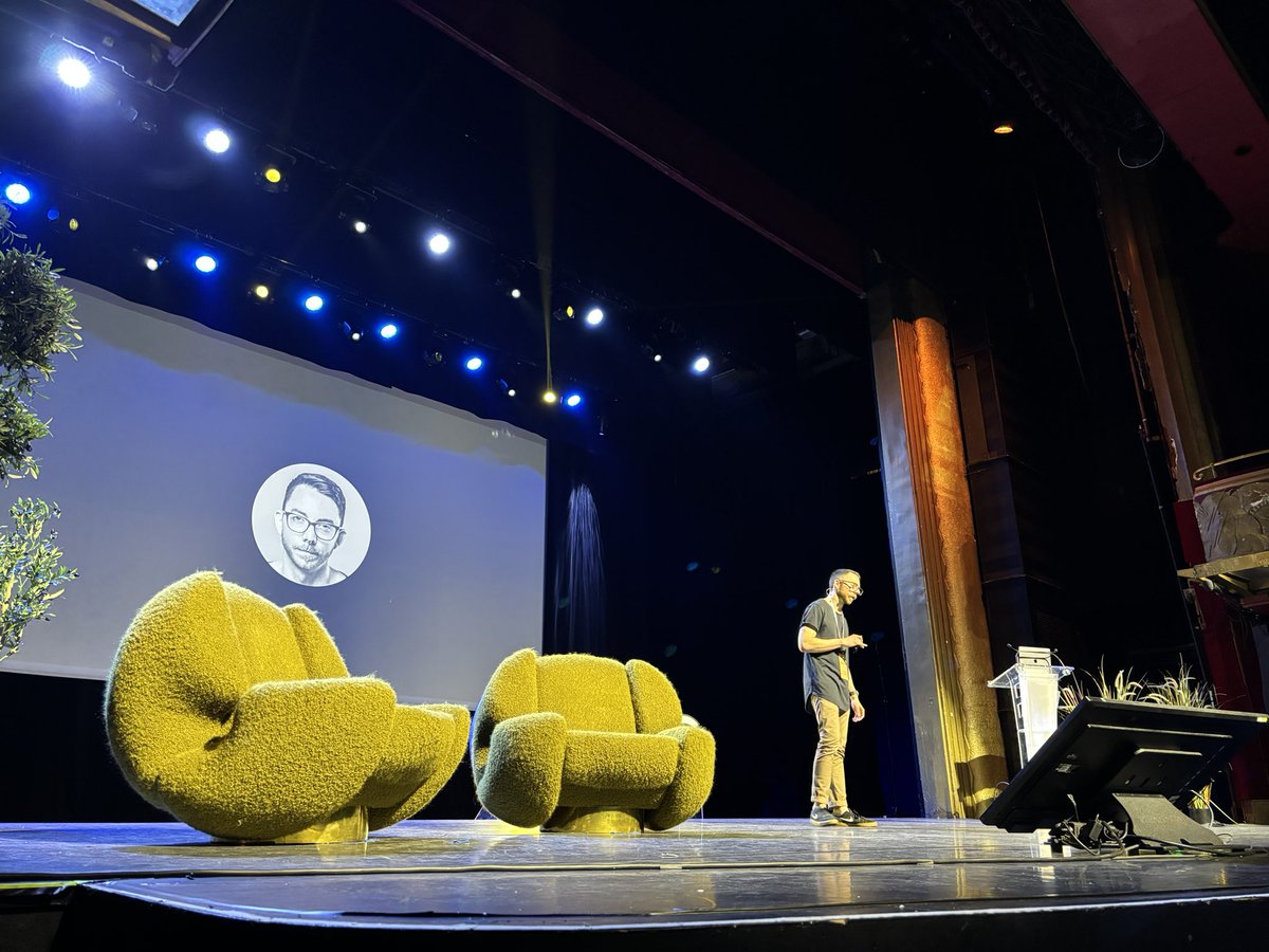 zaiste's tweet image. Remixing the bundler by @markdalgleish - dense, delivered in an incredibly approachable way, with great pacing, superb storytelling and one of the best slides I've seen recently 
#dotjs @dotJS
