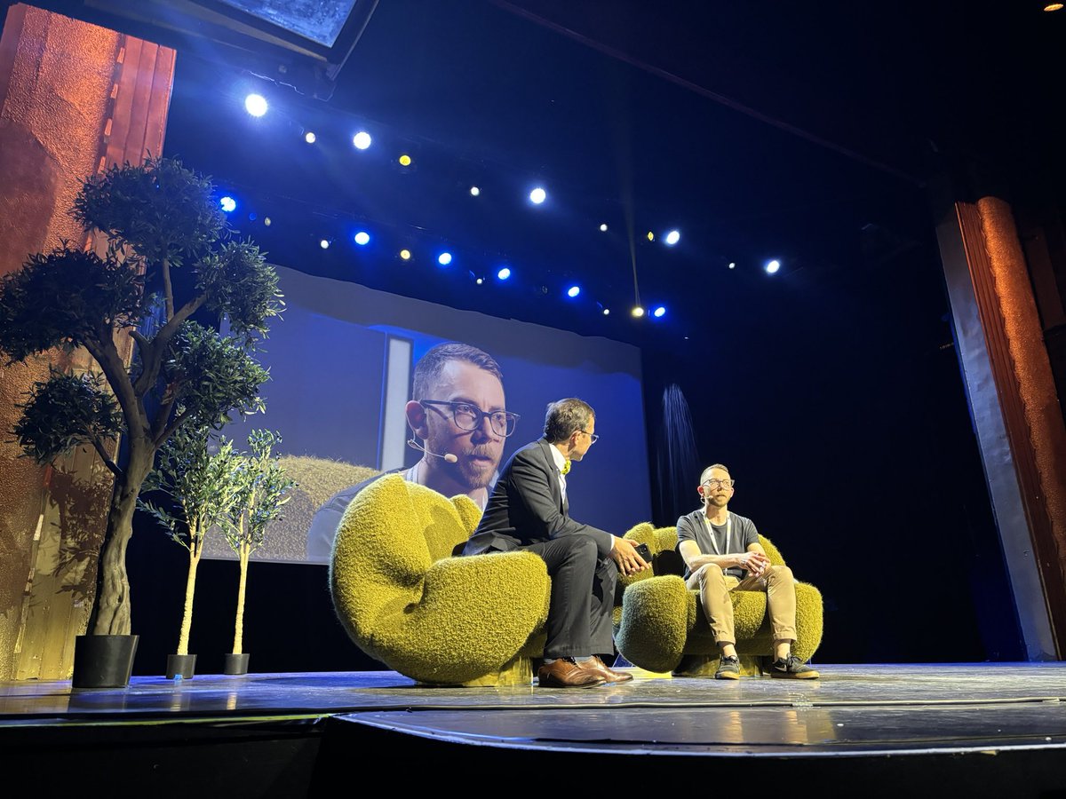 zaiste's tweet image. Remixing the bundler by @markdalgleish - dense, delivered in an incredibly approachable way, with great pacing, superb storytelling and one of the best slides I've seen recently 
#dotjs @dotJS
