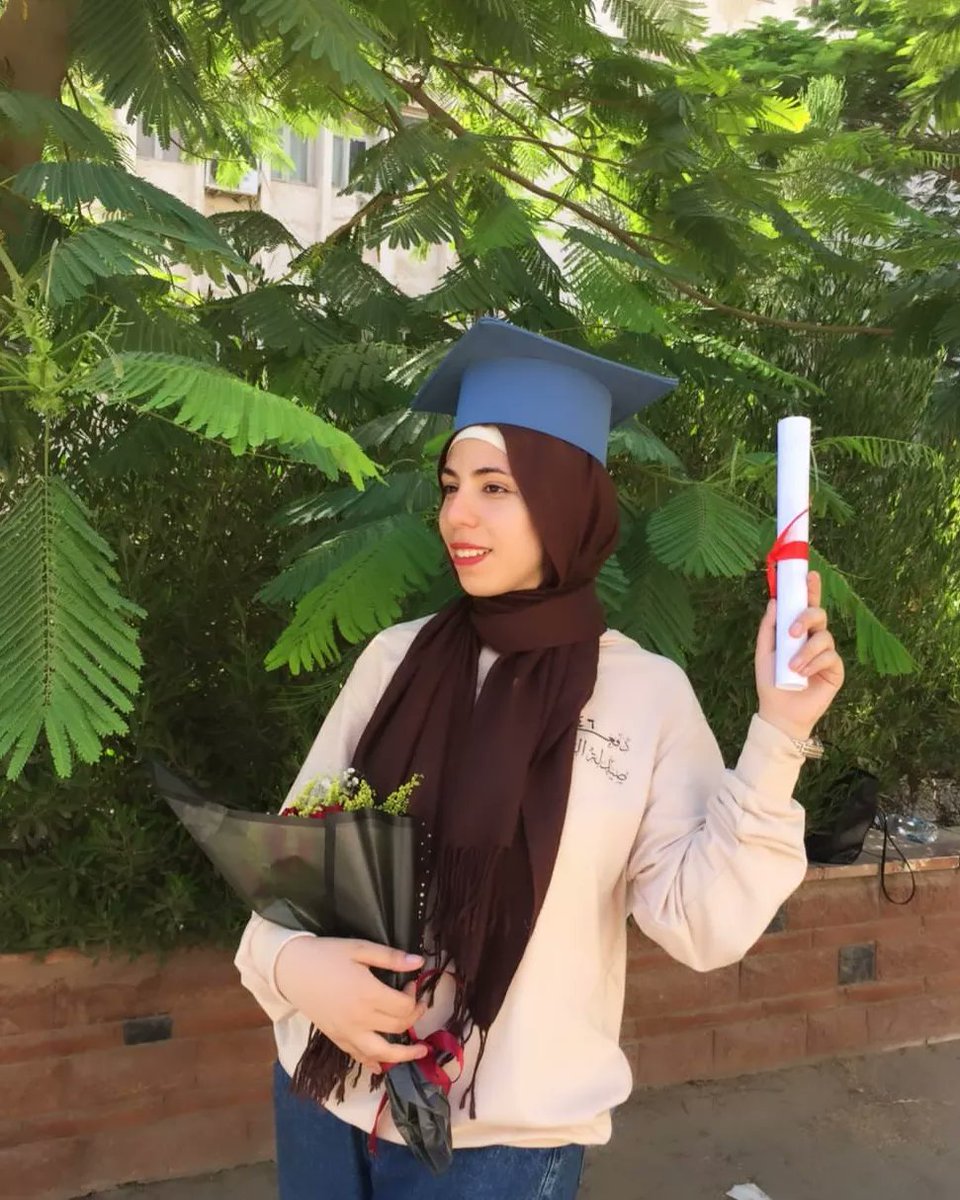 alaaaly27's tweet photo. Life update_I am graduated♥♥ https://t.co/DiGOZYMnOA