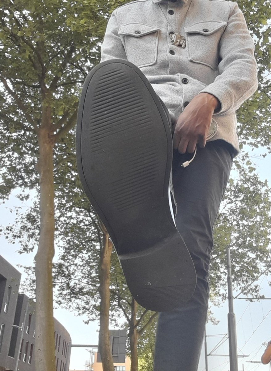 Kiss my feet #findomnl #cashmaster #feetmaster wanna serve me rt skype me up me up blackmastereurope