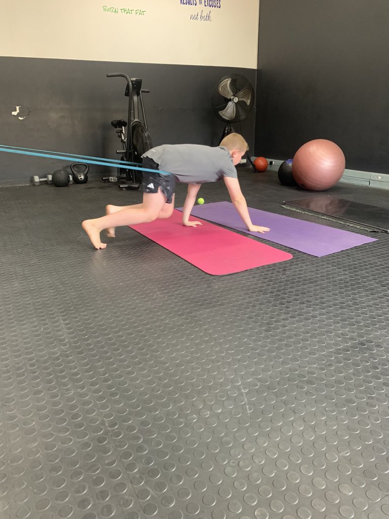audas_vanschoor's tweet photo. Start them from young π
.
KIDS program with #Avsfitness β€οΈ
.
#FinishStrong
#TeamAvs #StartofGood #Letsgo #Consistency #Core #Gym #Motivation #InSTUDIOWITHAVS #trainWithAvs #AVSFUNCTIONALSTUDIO #Functionaltraining #AVSGEAR #AvsKids https://t.co/oczTwCYJ0J
