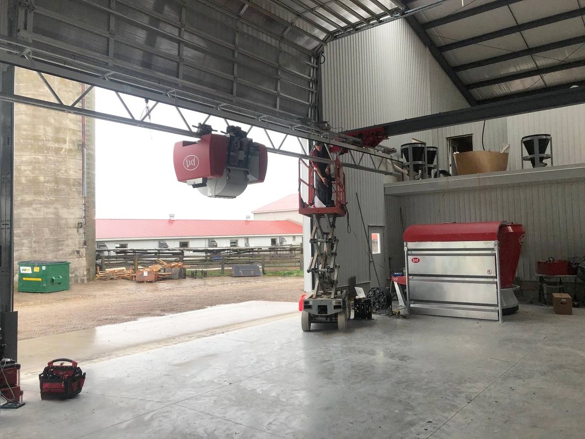 GRRobotics's tweet photo. Another busy week at Kitcholm Farms with the Lely Vector bridge crane being installed!
#Grandriverrobotics #Lely #Lelyvector https://t.co/B8YdAqZ3k6