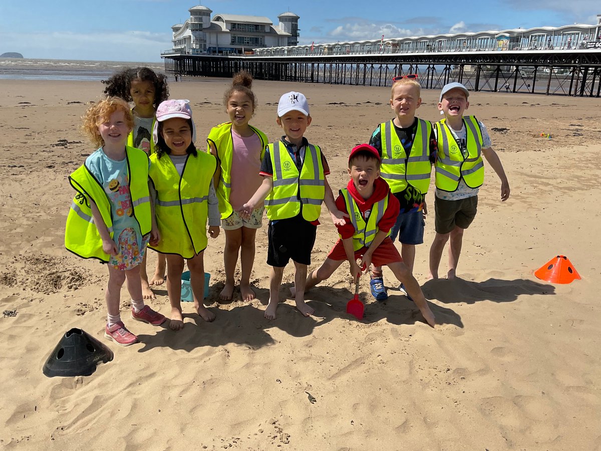 greysbrookeatlp's tweet image. We’ve made it to the beach. It’s sandcastle time! #stchadsbrooke ❤️#onetrust