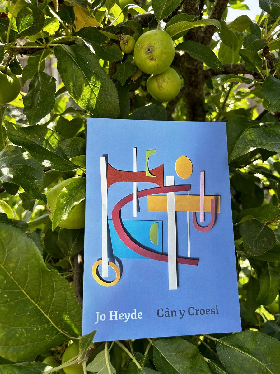 Ar ddiwrnod heulog, mae Cân y Croesi wedi cyrraedd! Diolch i ⁦<a href="/ystampus/">Cyhoeddiadau'r Stamp</a>⁩ ⁦<a href="/EsylltLewis/">esyllt angharad lewis</a>⁩ xx🩷🏴󠁧󠁢󠁷󠁬󠁳󠁿
⁦<a href="/trydarbarddas/">Barddas</a>⁩ ⁦<a href="/YsgolFarddol/">Ysgol Farddol</a>⁩ ⁦<a href="/tudurdylanjones/">Tudur Dylan Jones 🏴󠁧󠁢󠁷󠁬󠁳󠁿</a>⁩ ⁦<a href="/NeiKaradog/">Aneirin Karadog 🏴󠁧󠁢󠁷󠁬󠁳󠁿🇺🇦</a>⁩ ⁦<a href="/DafyddPritchar1/">Dafydd Pritchard</a>⁩ ⁦<a href="/MeirionJones9/">Meirion Jones</a>⁩ ⁦<a href="/seimonaplewis/">Simon Chandler 🇪🇺🏴󠁧󠁢󠁷󠁬󠁳󠁿</a>⁩