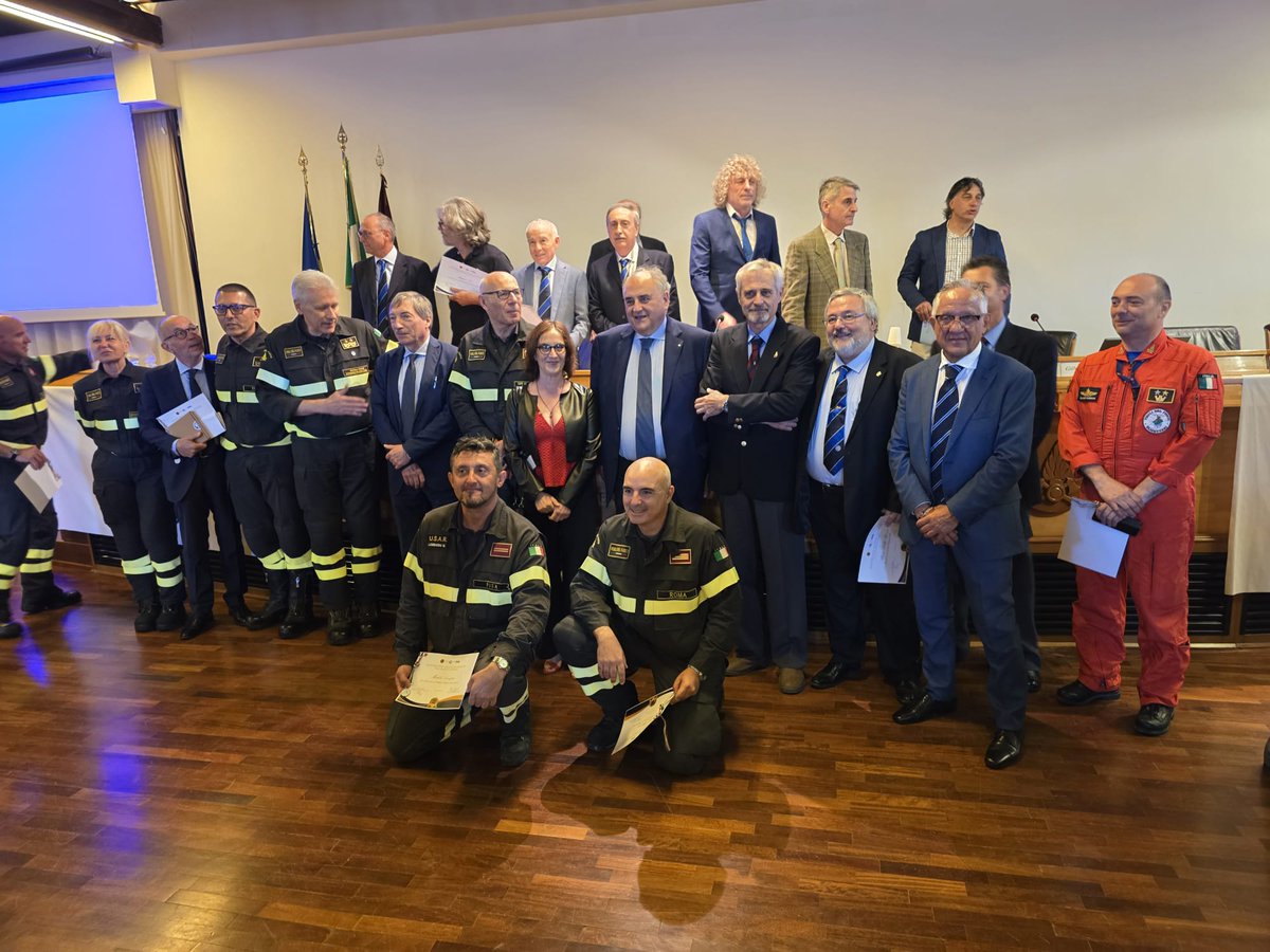 ENEAOfficial's tweet image. #ENEA e @vigilidelfuoco festeggiano 20 anni di collaborazione in #Antartide! La cerimonia si è svolta alla presenza del presidente ENEA, #Dialuce, del capo del Corpo Nazionale dei Vigili del Fuoco, #Dall’Oppio, e della responsabile dell’Unità Antartide ENEA, Elena #Campana.