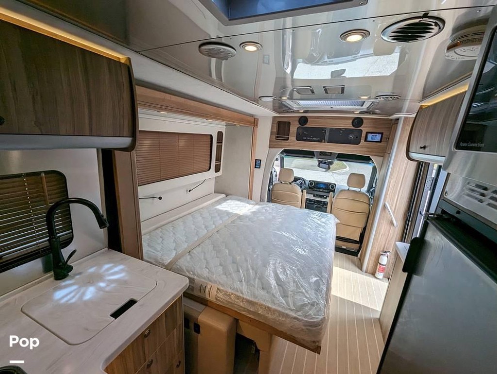 RvCrazy's tweet photo. LOOKING FOR ANY OFFERS! - This 2023 Airstream Atlas Tommy Bahama Edition is located in #Bradenton #Florida. Easy to drive and park and opens to a great experience with one slide!
🔸Price $249,900

➖➖
🔗 https://t.co/oMSorskDPf
➖➖

#ClassB #ClassBForSale https://t.co/ADbjHhrSXj
