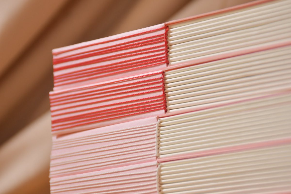 企業訂製筆記本
釦眼式縫法也好好看

#手製本 #手帳 #筆記本 #ノート