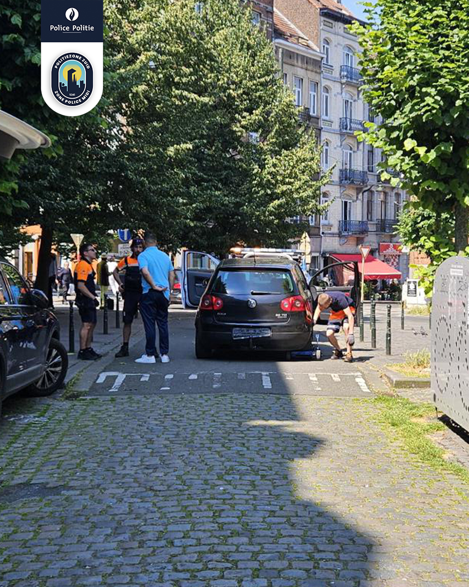 Onze verkeersploeg organiseerde gisterenvoormiddag een controleactie in de omgeving van de Hallepoort en aan het Betlehemplein.

Ze controleerden er 16 wagens, 5 elektrische steps en één fiets. Dit zijn de resultaten: