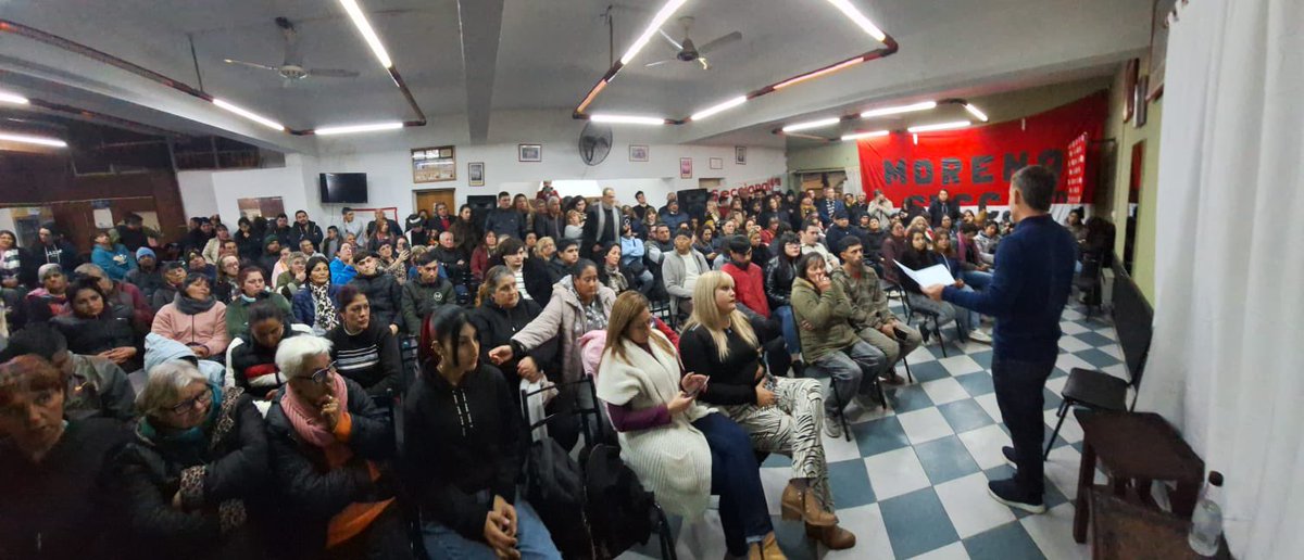 Ayer a pesar del frio y la hora tuvimos una hermosa reunión con vecinos y amigos. La primer definición en la que coincidimos todos es que: TENEMOS QUE VOLVER A TENER UN RADICALISMO QUE LA GENTE LO VEA COMO OPCIÓN. 🧵