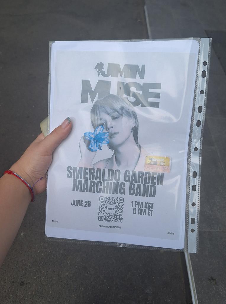 chimmyx1013's tweet photo. We love you and support you from every corner of the world!🇷🇴💜💜 @btsromaniateam
Thank you @jmnpromise
for this opportunity💜
#Jimin_MUSE 
#Jimin_SGMB https://t.co/bA4MX3sYHO
