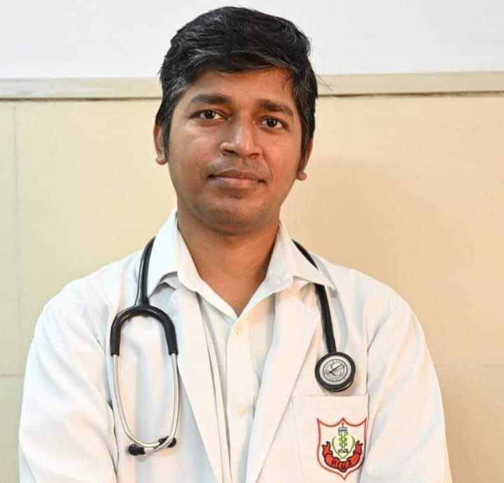SGPGI लखनऊ में Neurology department में प्रोफेसर की 2 सीट थी एक सीट UR तथा एक सीट OBC की थी।

इस एक OBC सीट के लिए डॉक्टर सर्वेश वर्मा जी अकेले उम्मीदवार थे जो कि पहले ही attempt में MBBS और उसके उपरान्त MD medicine में क्वालीफाई हो चुके है,DM neurology के लिए उन्हें अपने रैंक के