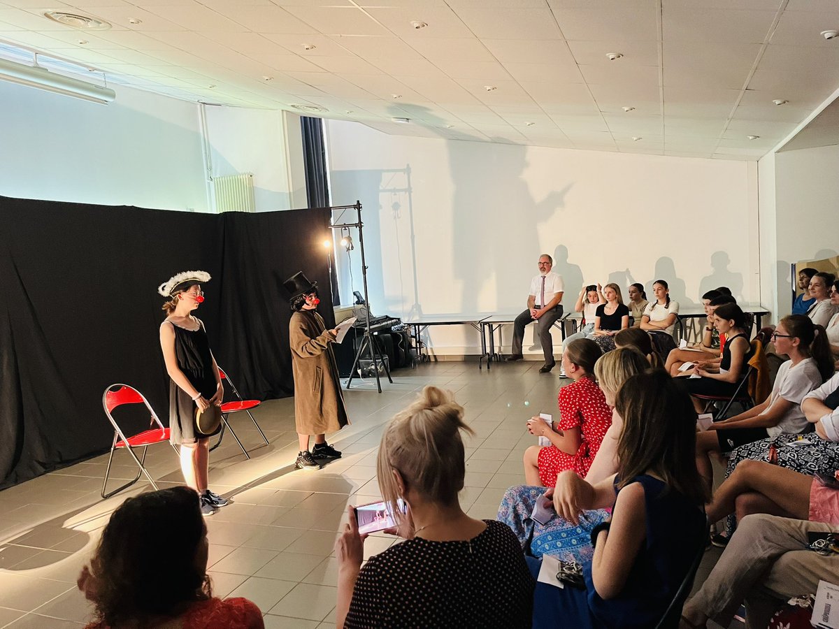 Fin d’année : spectacle de théâtre ! Bravo aux élèves et à M. Eriz Arando ! 👏